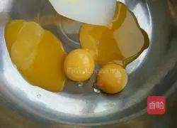 Illustration of how to make chiffon cake 3