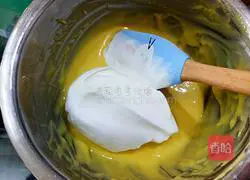 Illustration of how to make raisin cake roll 10