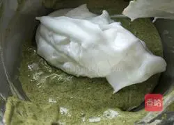 Illustration of how to make matcha cream cake roll 6