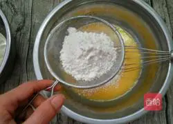 Illustration of how to make eight-inch chiffon cake 4