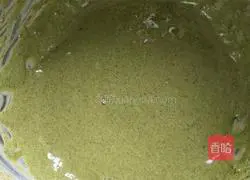 Illustration of how to make matcha cream cake roll 2