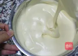 Illustration of how to make chiffon cake 9