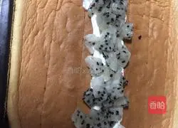 Illustration of how to make bird's nest fruit cake roll 12