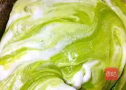 Illustration of how to make eight-inch matcha chiffon cake 11