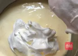 Illustration of how to make two-color cake rolls 11