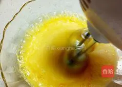 Illustration of how to make meat floss cake rolls 3