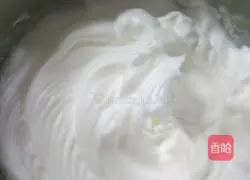 Eight-Inch Cranberry Chiffon Cake Illustration of how to do it 3