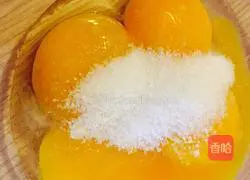 Illustration of how to make cream hand-rolled cake 2