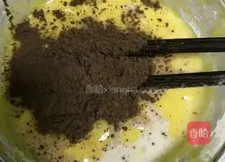 Illustration of how to make eight-inch cocoa chiffon cake 4