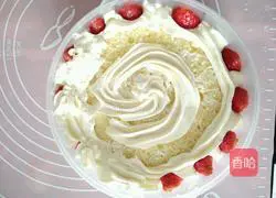 Strawberry Cream Cake Recipe Illustration 3