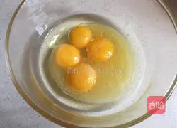 Illustration of how to make orange cake roll 5