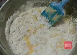 Illustration of how to make cream strawberry cake roll 4