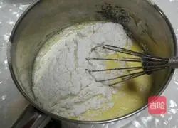 Strawberry Cake Roll Recipe Illustration 4 