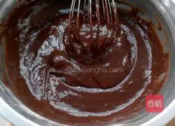 Illustration of how to make eight-inch cocoa chiffon cake 6