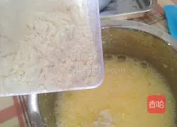 Illustration of how to make chiffon cake 4