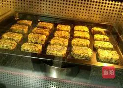  Illustration of how to make walnut and black sesame cookies 10