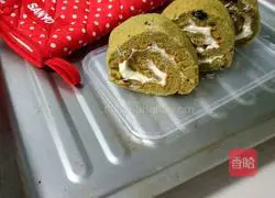 Blackcurrant Matcha Cake Roll Recipe Illustration 15