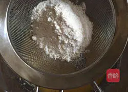 Chiffon Cake—Eight-Inch Illustration of how to do it 4