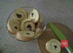 Illustration of how to make orange chocolate cake roll 10