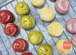 Illustration of Spiral Egg Yolk Cake 25