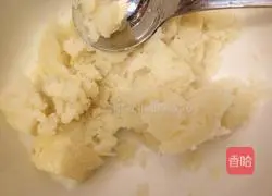 Illustration of how to make potato pancakes 1