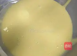 Illustration of how to make chive cheesecake rolls 1