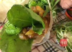 Illustration of how to make potato shredded burritos 10