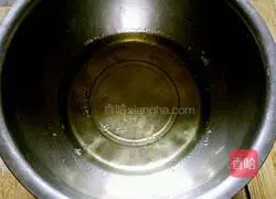 Illustration of how to make eight-inch yogurt chiffon cake 6