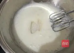 Illustration of how to make chive and meat floss cake rolls 6