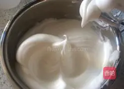 Illustration of how to make chiffon cake 9