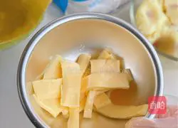 Liquid vegetable pancake Illustration of how to make potato rolls 3