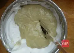 Illustration of how to make dense bean green tea cake rolls 12