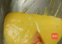 Illustration of how to make strawberry jam cake roll 6