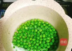 Illustration of how to make pea muffins 2