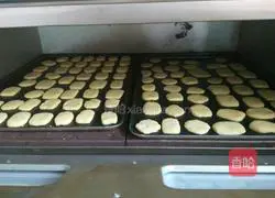 Illustration of how to make coconut-flavored cookies 6