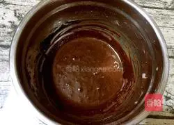 Illustration of how to make eight-inch cocoa chiffon cake 5