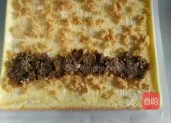 Illustration of how to make meat floss cake rolls 9