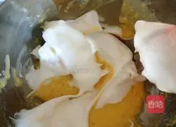 Illustration of how to make orange jam cake roll 12