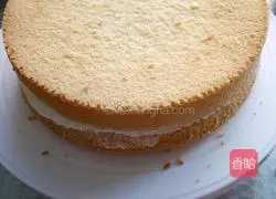 Illustration of how to make cream fruit cake 5