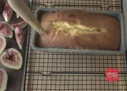 Illustration of how to make fig-filled pound cake 10
