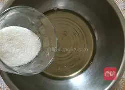 Illustration of how to make chiffon cake 9