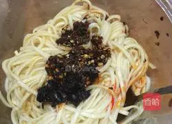 Illustration of how to make egg noodle pancakes 2