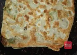 Illustration of how to make green onion layer cake 5