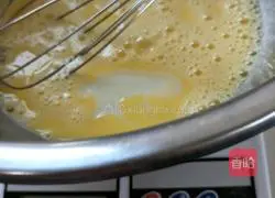 Illustration of how to make whole egg liquid egg tarts without evaporated milk 3