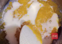 Illustration of how to make chiffon cake 4