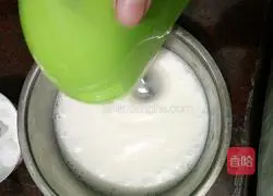 Illustration of how to make rice cooker sponge cake 6