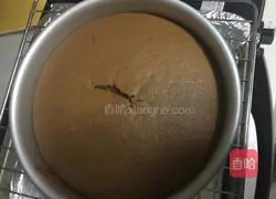 Illustration of how to make eight-inch cocoa chiffon cake 6