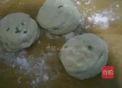 Illustration of how to make Thousand-layer Pancakes with Shredded Skin 6