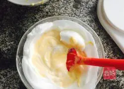 Strawberry Cake Roll Recipe Illustration 6