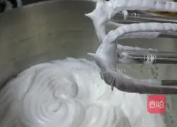 Illustration of how to make chiffon cupcakes 9